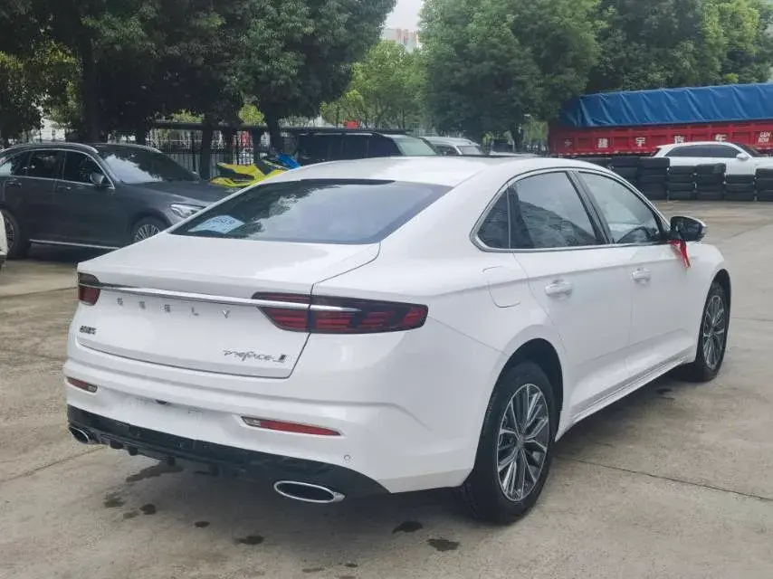 2025 GEELY PREFACE thumbnail 3