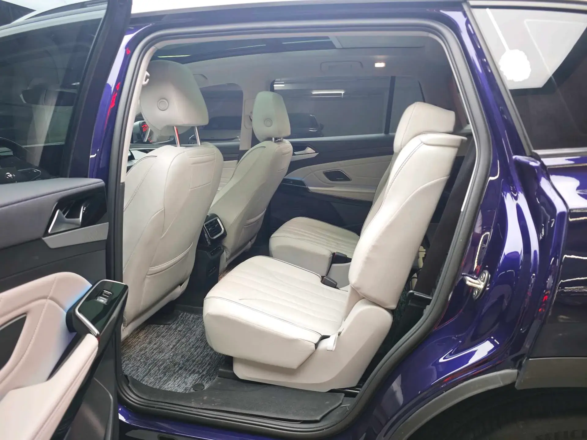 2021 VOLKSWAGEN ID.6 thumbnail 3