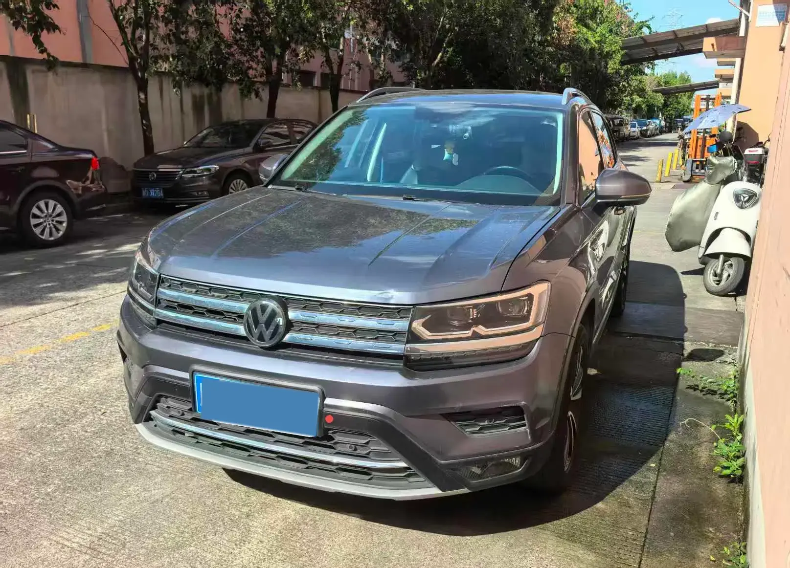2019 VOLKSWAGEN THARU view 1