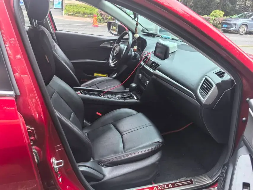 2017 MAZDA 3 thumbnail 3