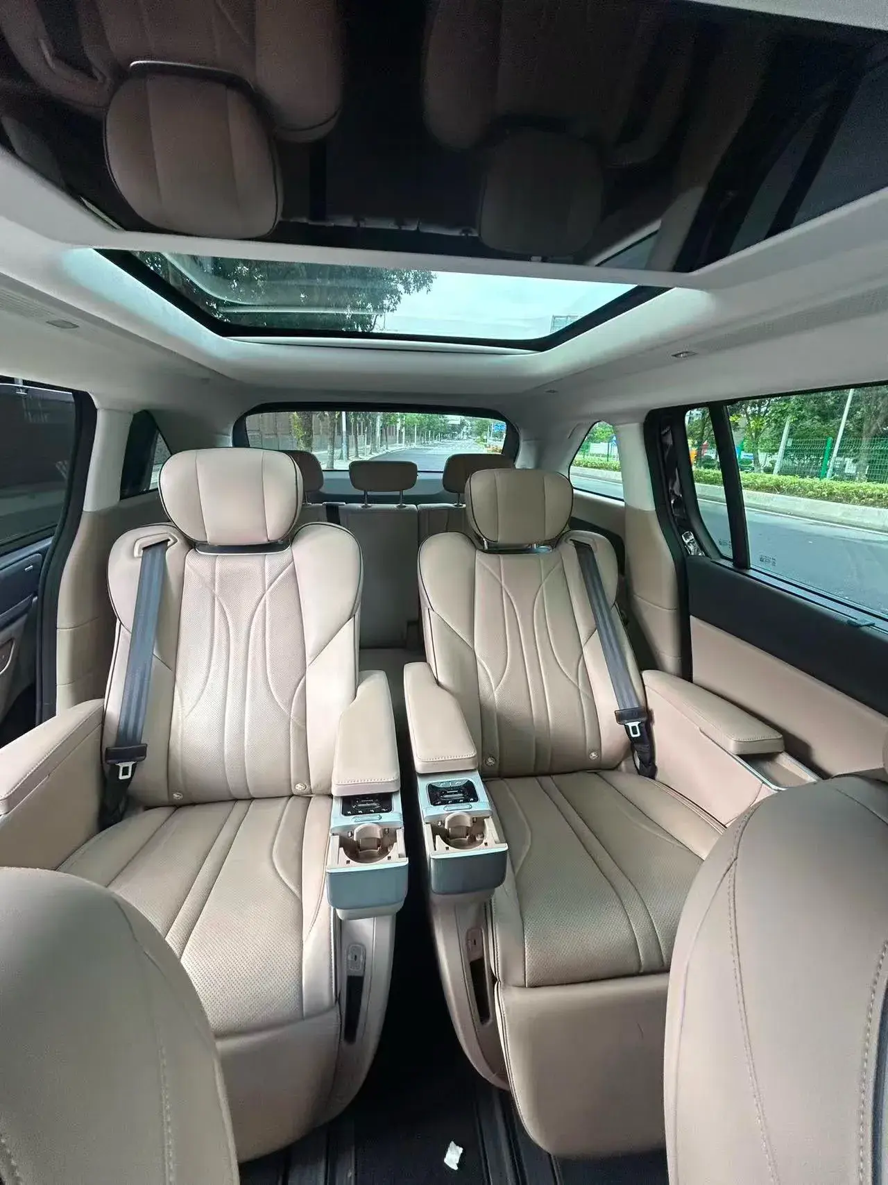 2024 XPENG X9 thumbnail 2