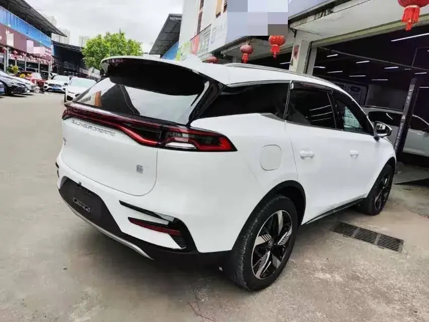 2023 BYD TANG thumbnail 3