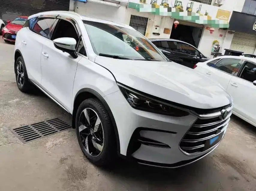 2023 BYD TANG thumbnail 2