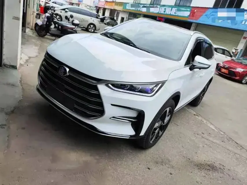 2023 BYD TANG view 1