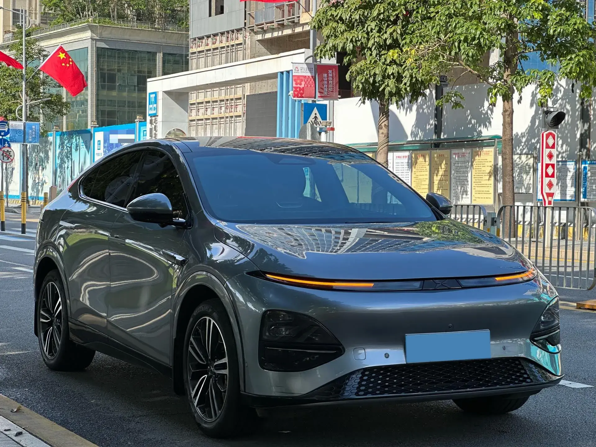 2023 XPENG G6 thumbnail 3