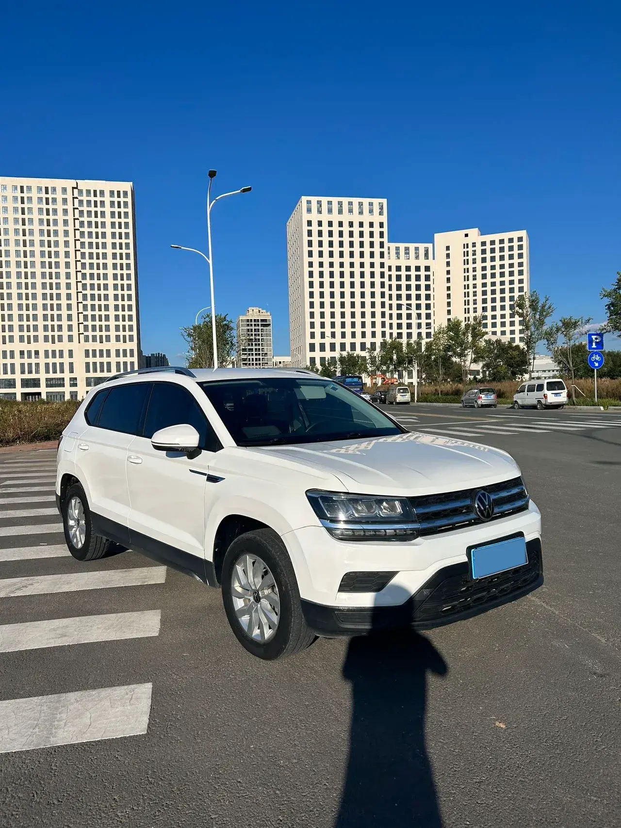 2022 VOLKSWAGEN THARU thumbnail 3