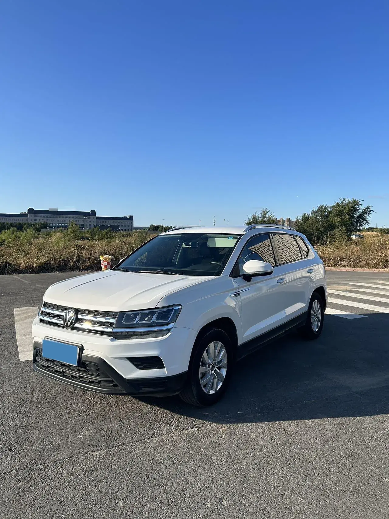 2022 VOLKSWAGEN THARU view 1