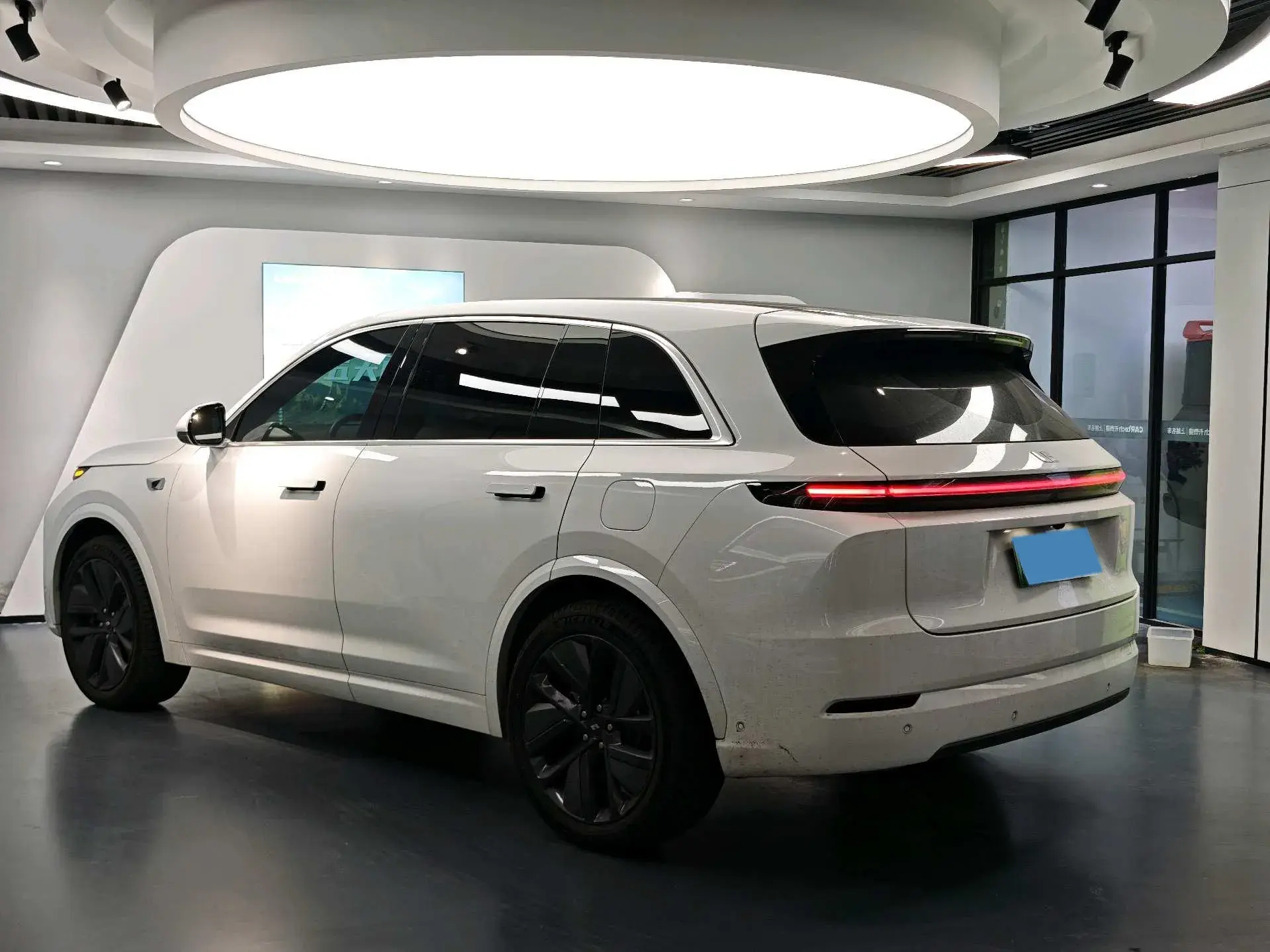 2024 LI L7 thumbnail 3