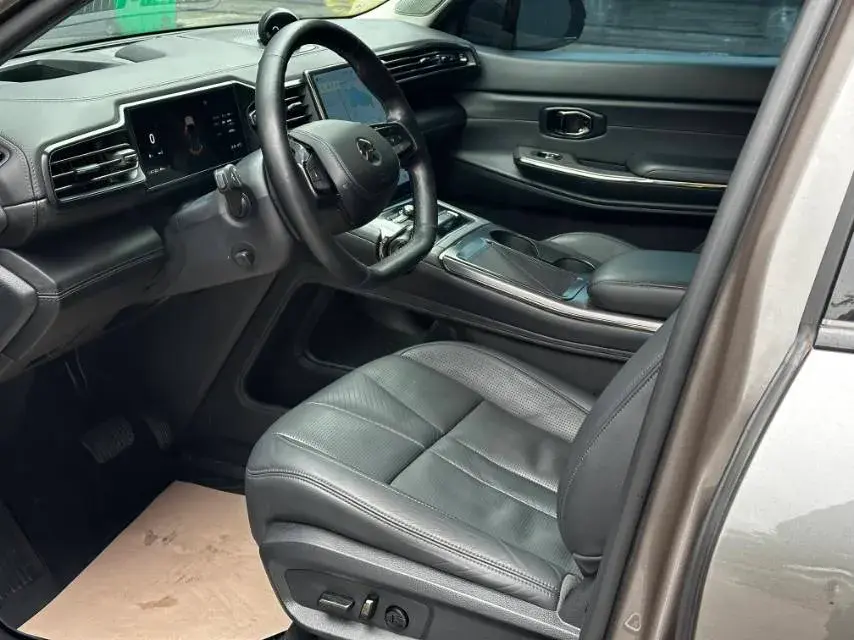 2020 NIO ES8 thumbnail 3