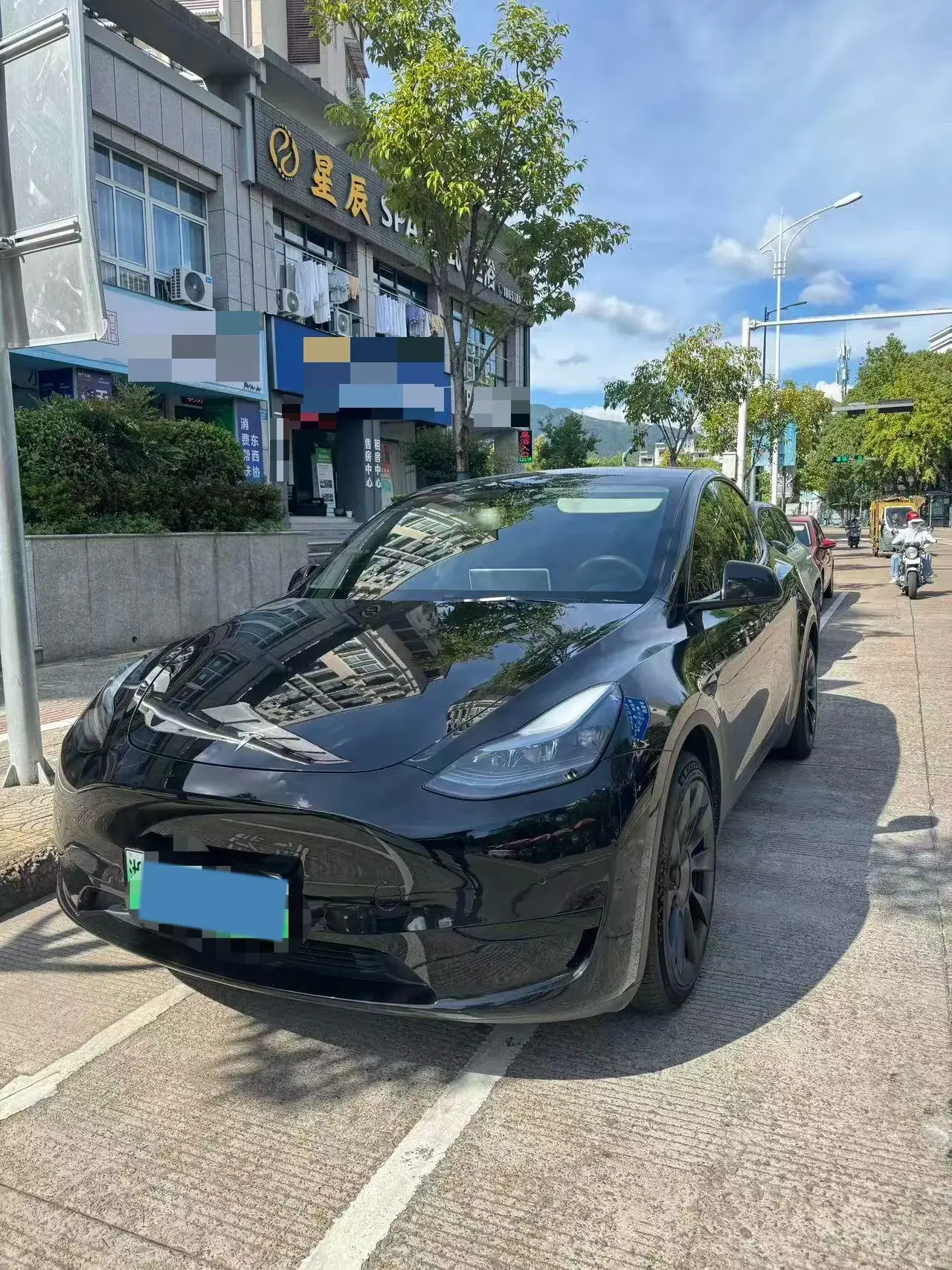 2022 TESLA MODEL view 1