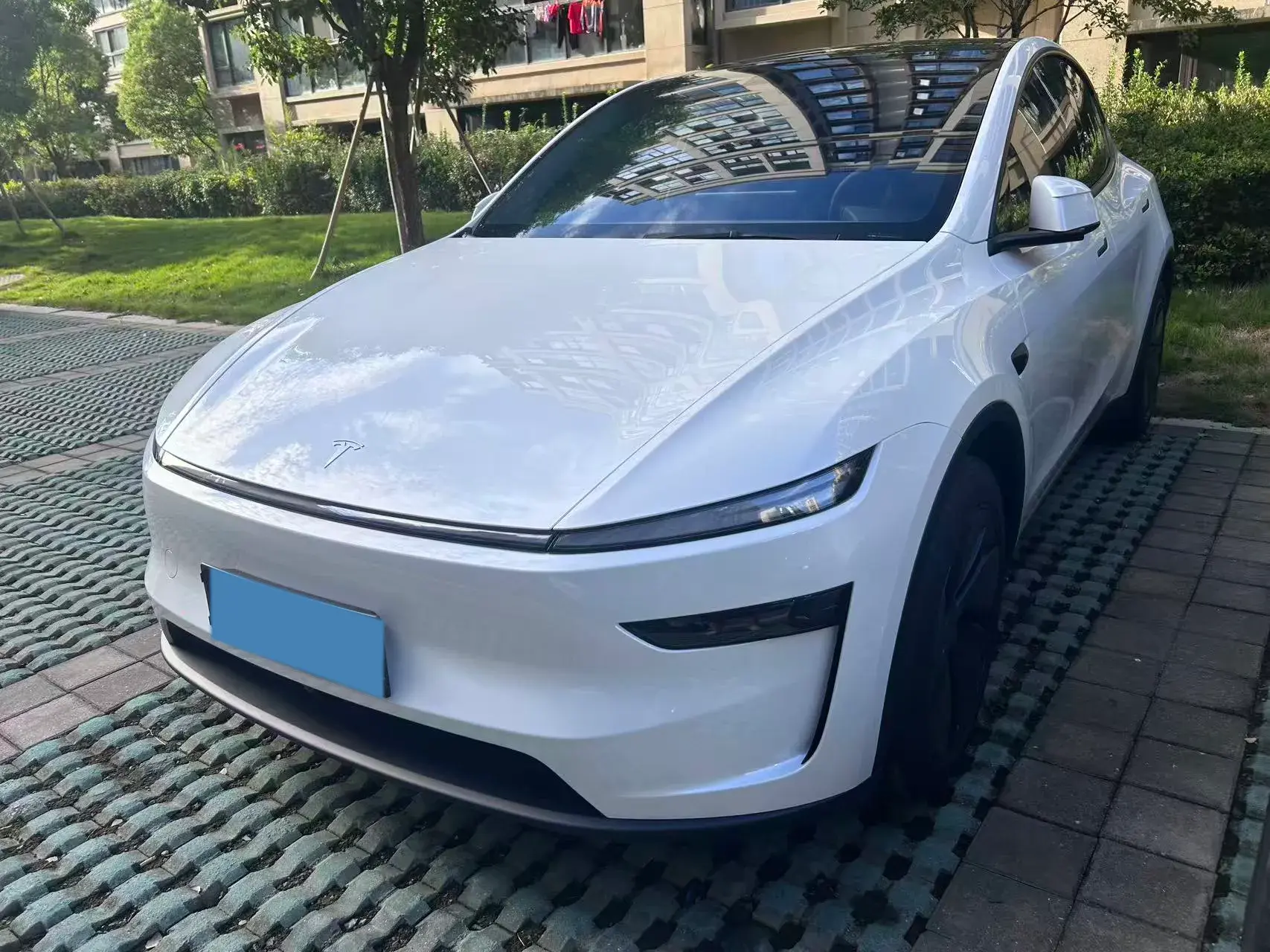 2025 TESLA MODEL view 1