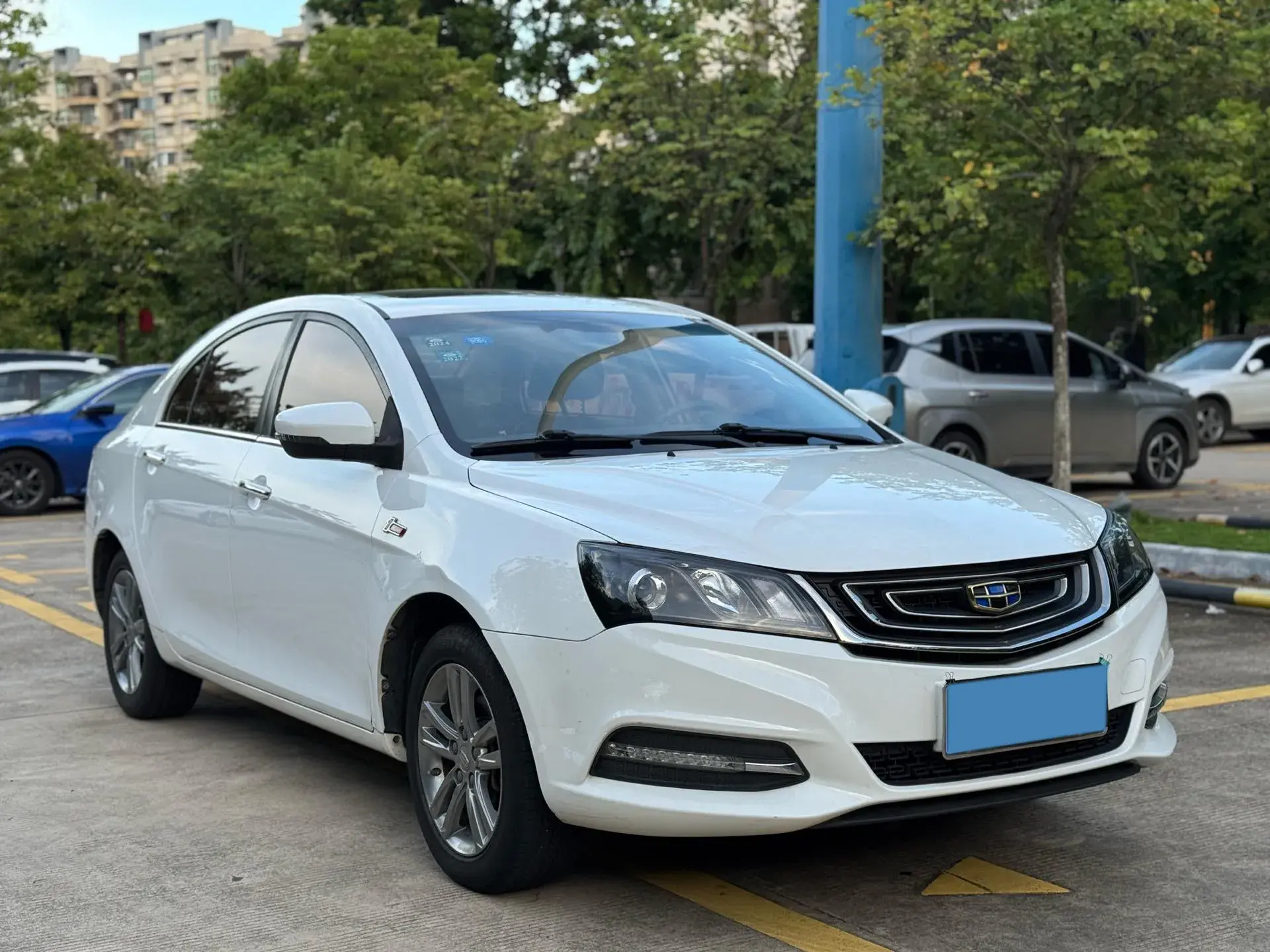 2017 GEELY EMGRAND thumbnail 3