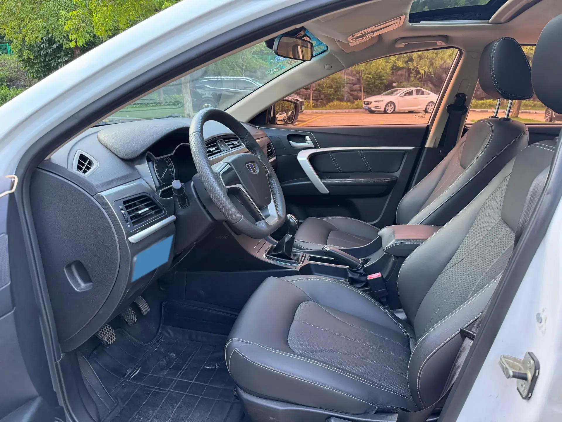 2017 GEELY EMGRAND thumbnail 4