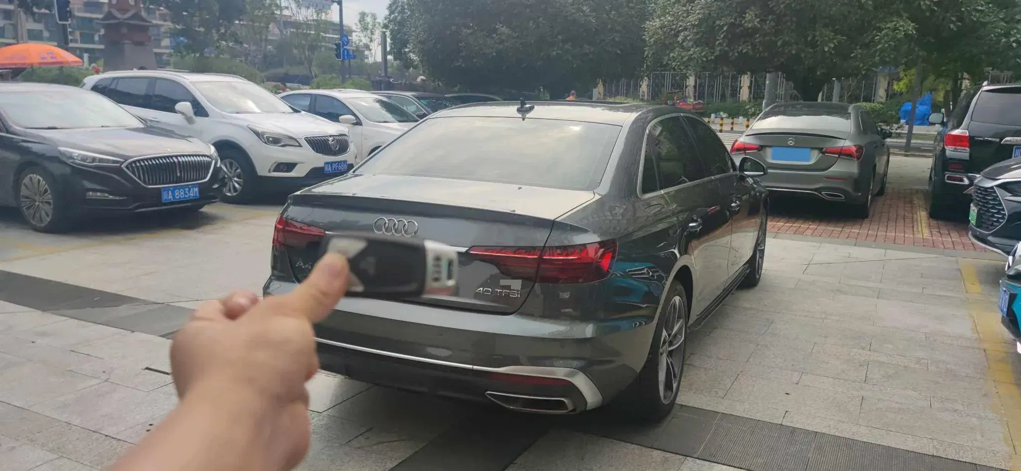 2022 AUDI A4L thumbnail 2