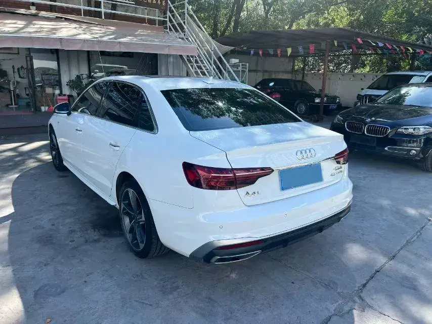 2022 AUDI A4L thumbnail 4