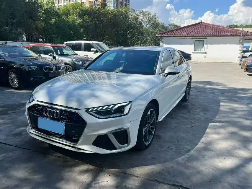 2022 AUDI A4L view 1