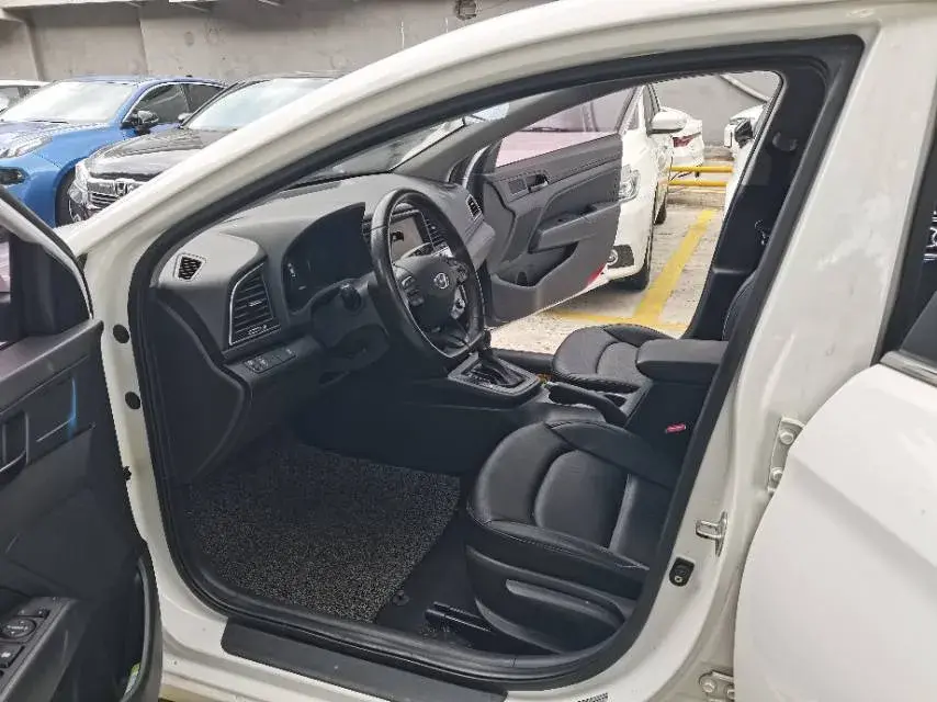 2018 HYUNDAI ELANTRA thumbnail 2