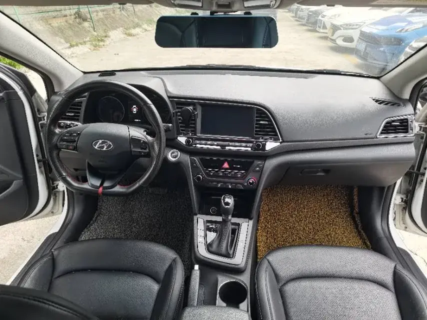 2018 HYUNDAI ELANTRA thumbnail 4