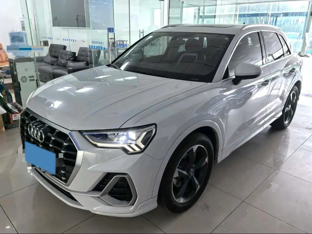 2021 AUDI Q3 view 1