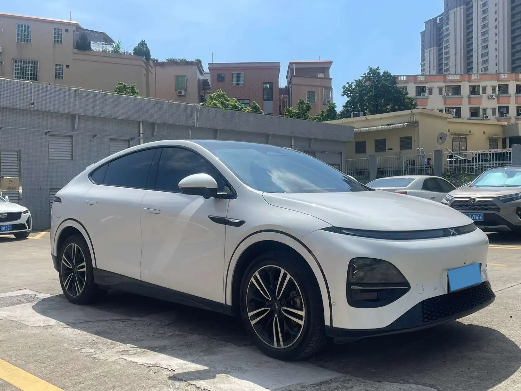 2023 XPENG G6 thumbnail 3