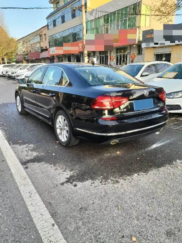 2017 VOLKSWAGEN PASSAT thumbnail 3