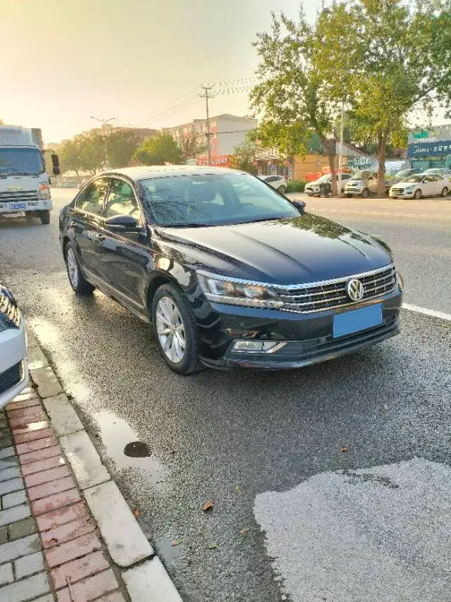 2017 VOLKSWAGEN PASSAT thumbnail 2