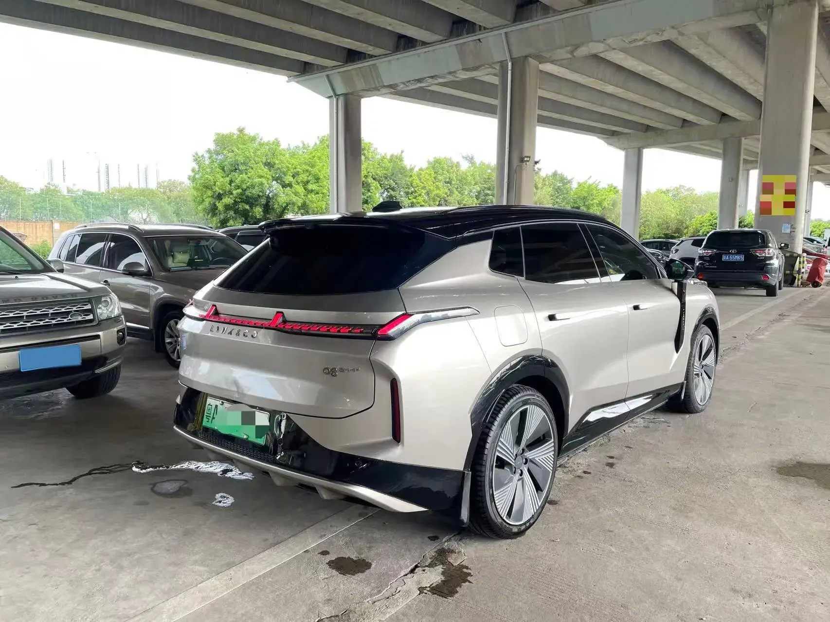 2023 LYNK&CO 08 thumbnail 4