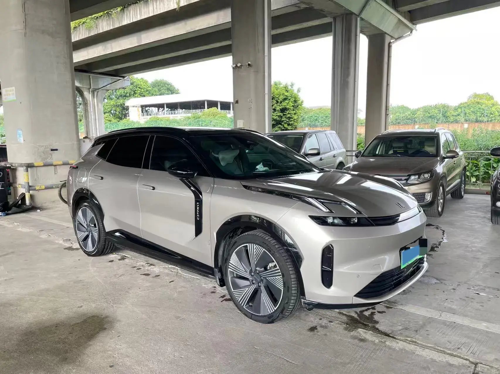 2023 LYNK&CO 08 thumbnail 3