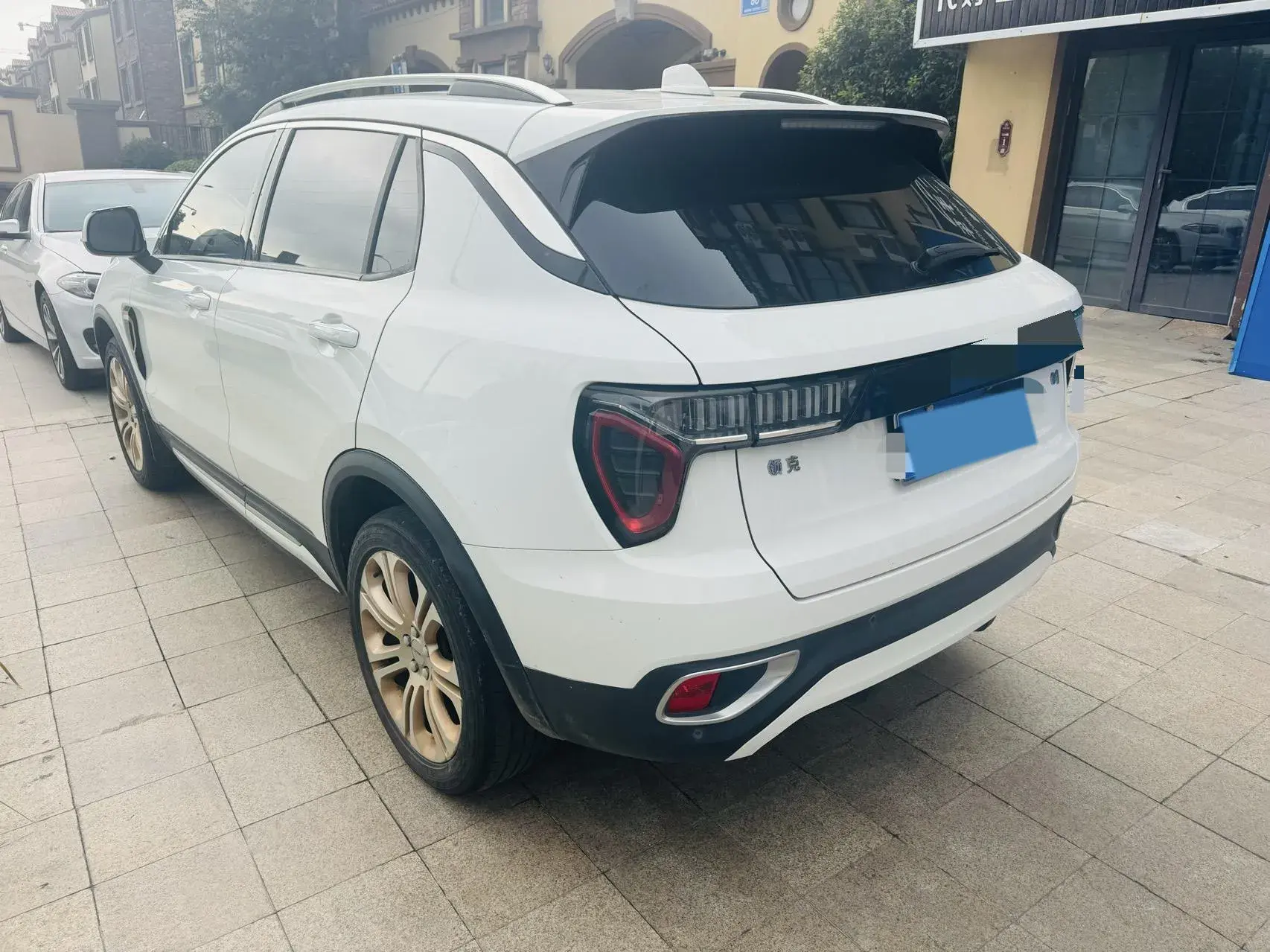 2017 LYNK&CO 01 thumbnail 3