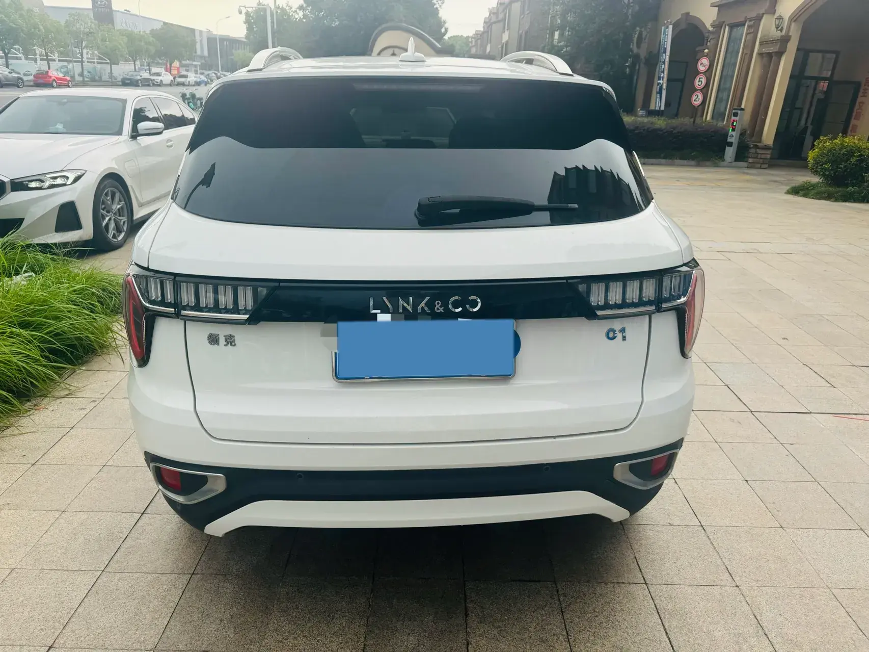 2017 LYNK&CO 01 thumbnail 4