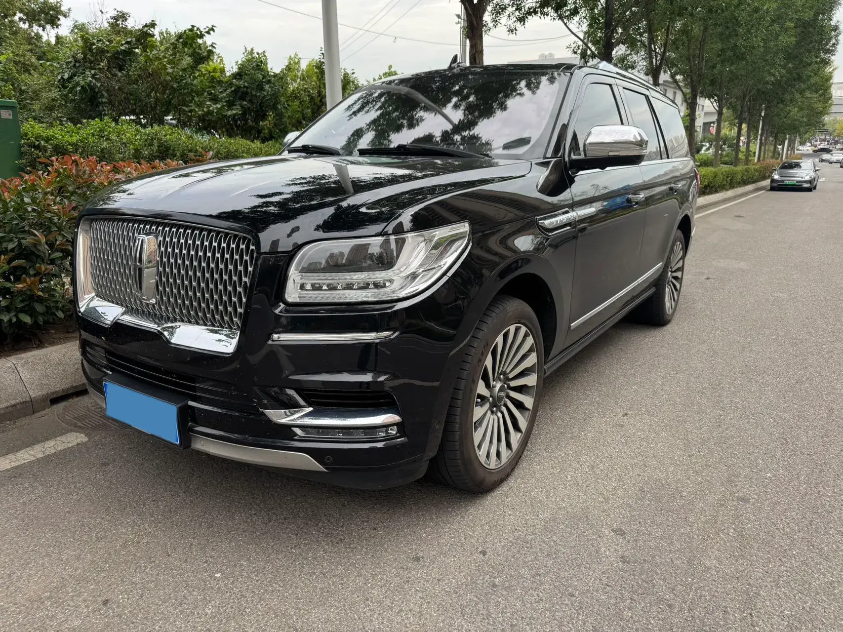 2019 LINCOLN NAVIGATOR view 1