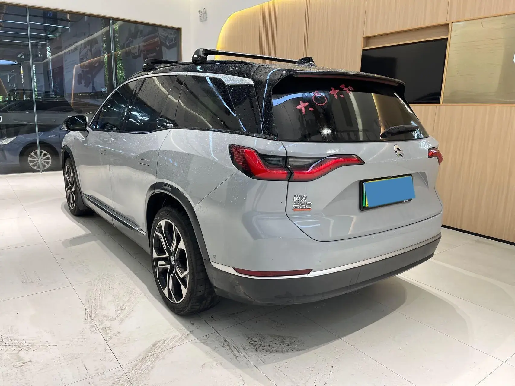 2020 NIO ES8 thumbnail 3