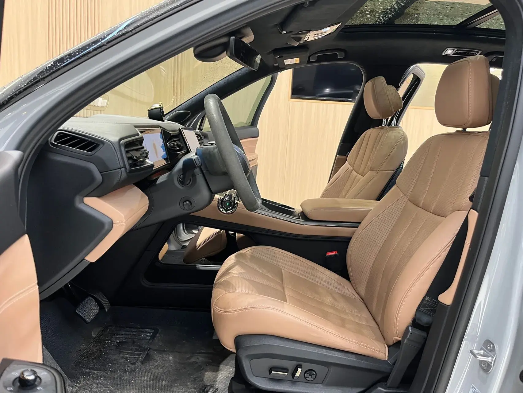 2020 NIO ES8 thumbnail 4