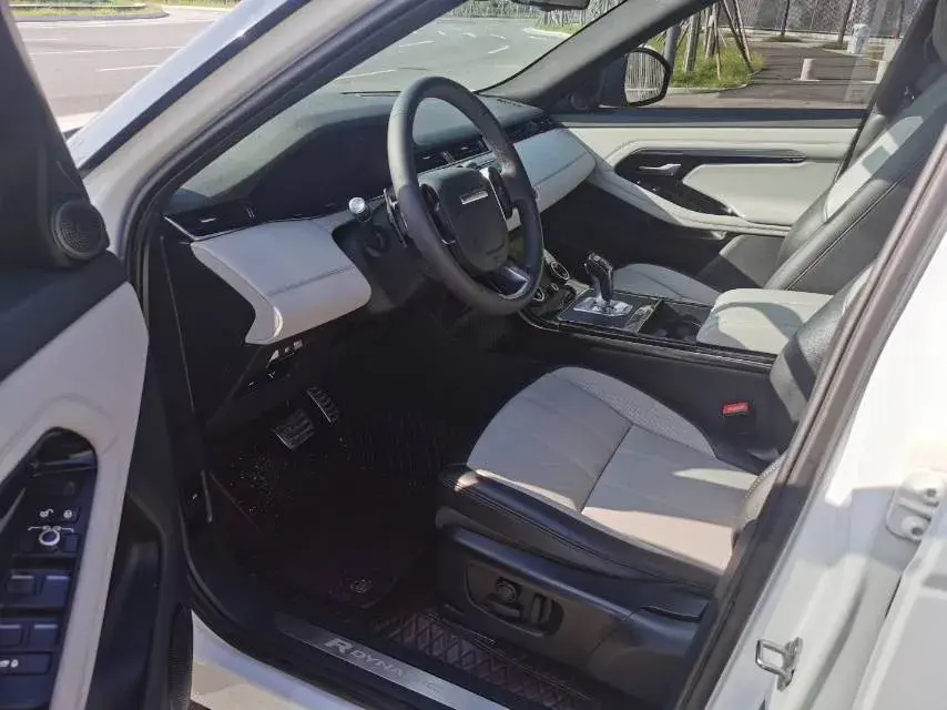 2021 LAND ROVER thumbnail 4