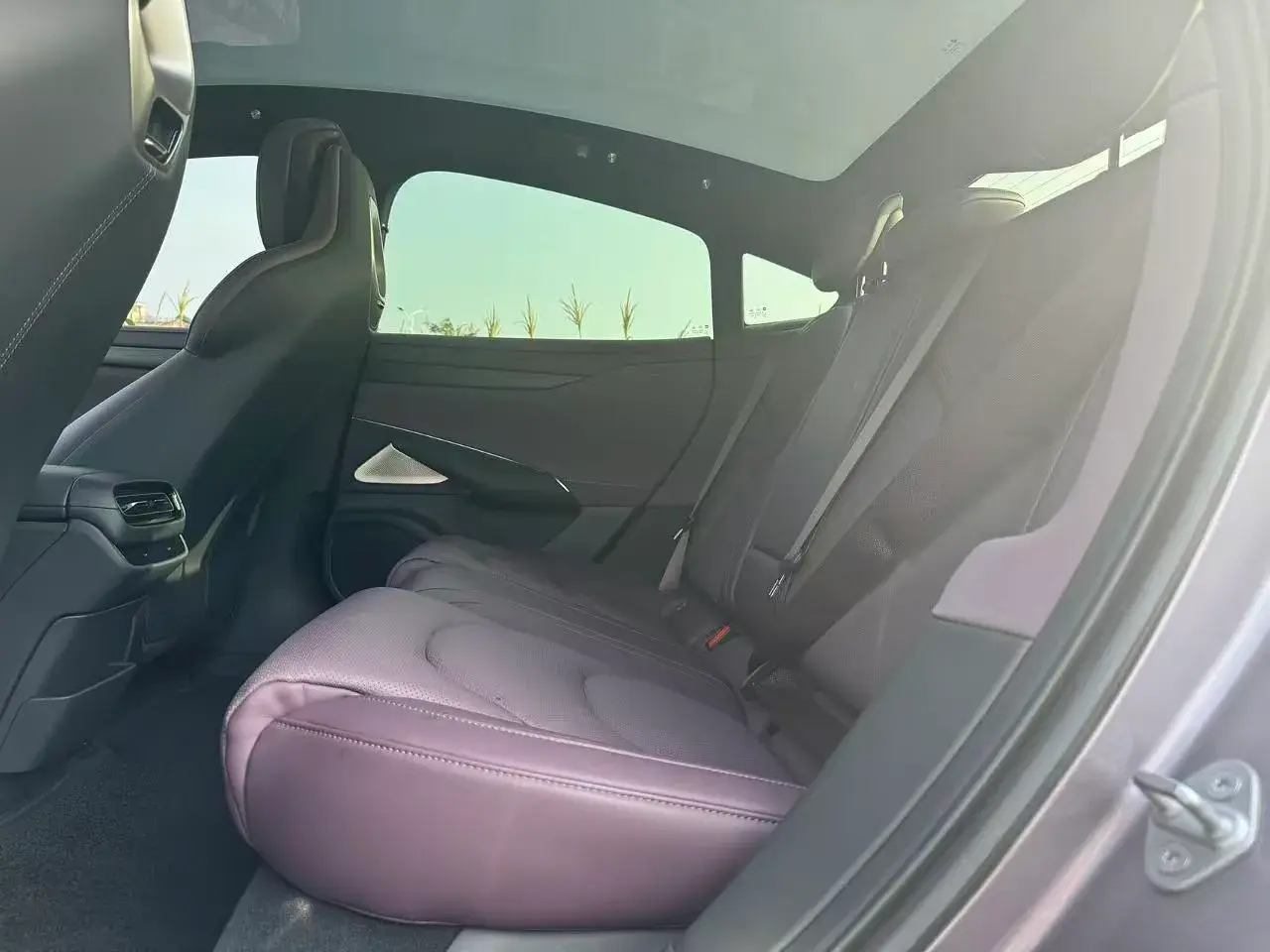 2024 MI SU7 thumbnail 4