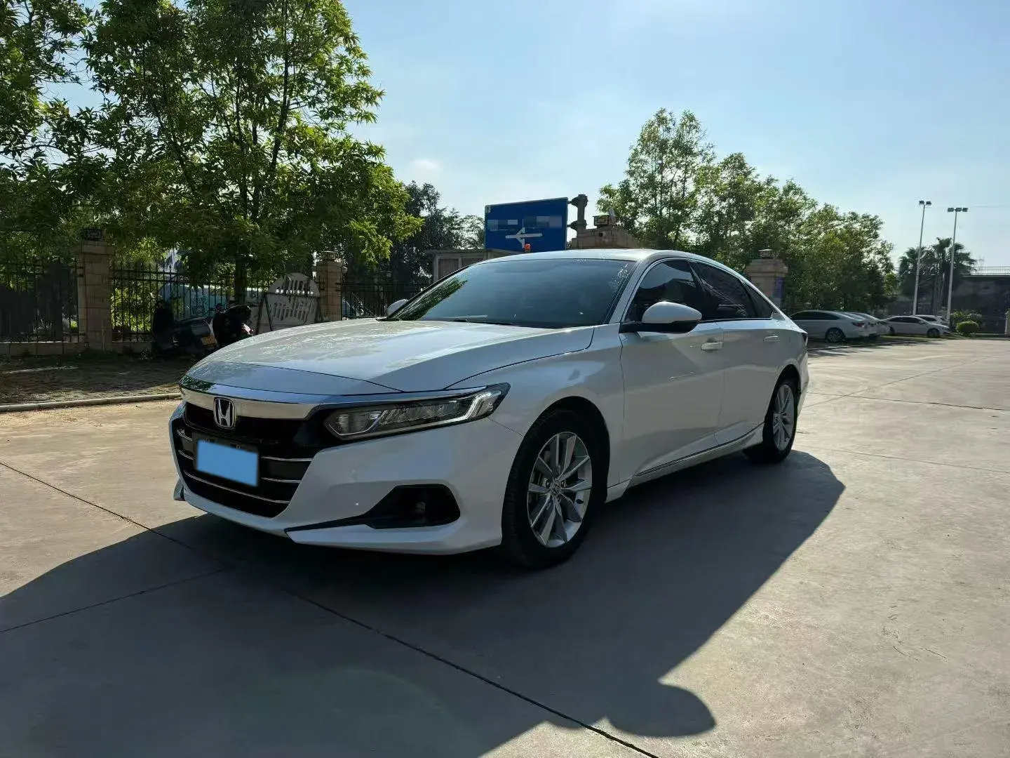 2018 HONDA ACCORD view 1
