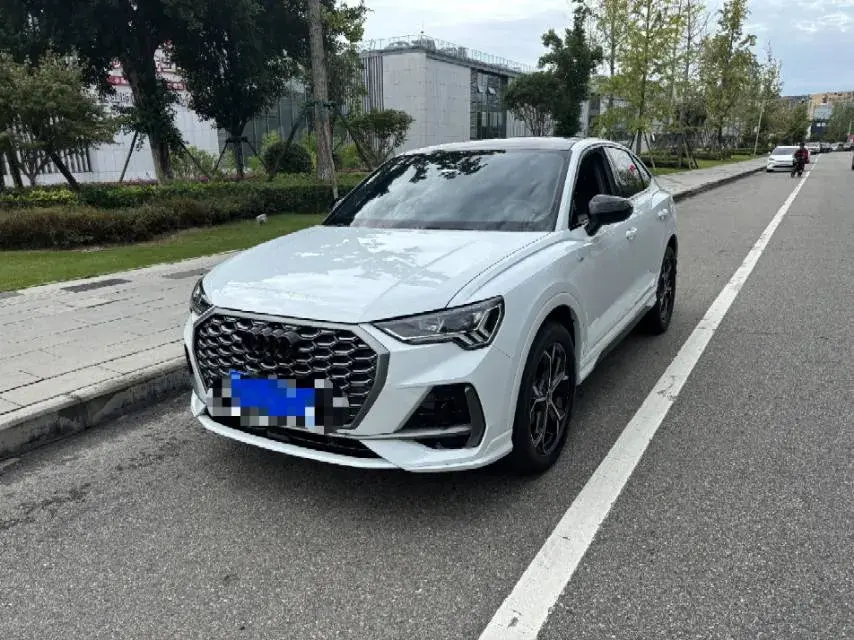 2023 AUDI Q3 view 1
