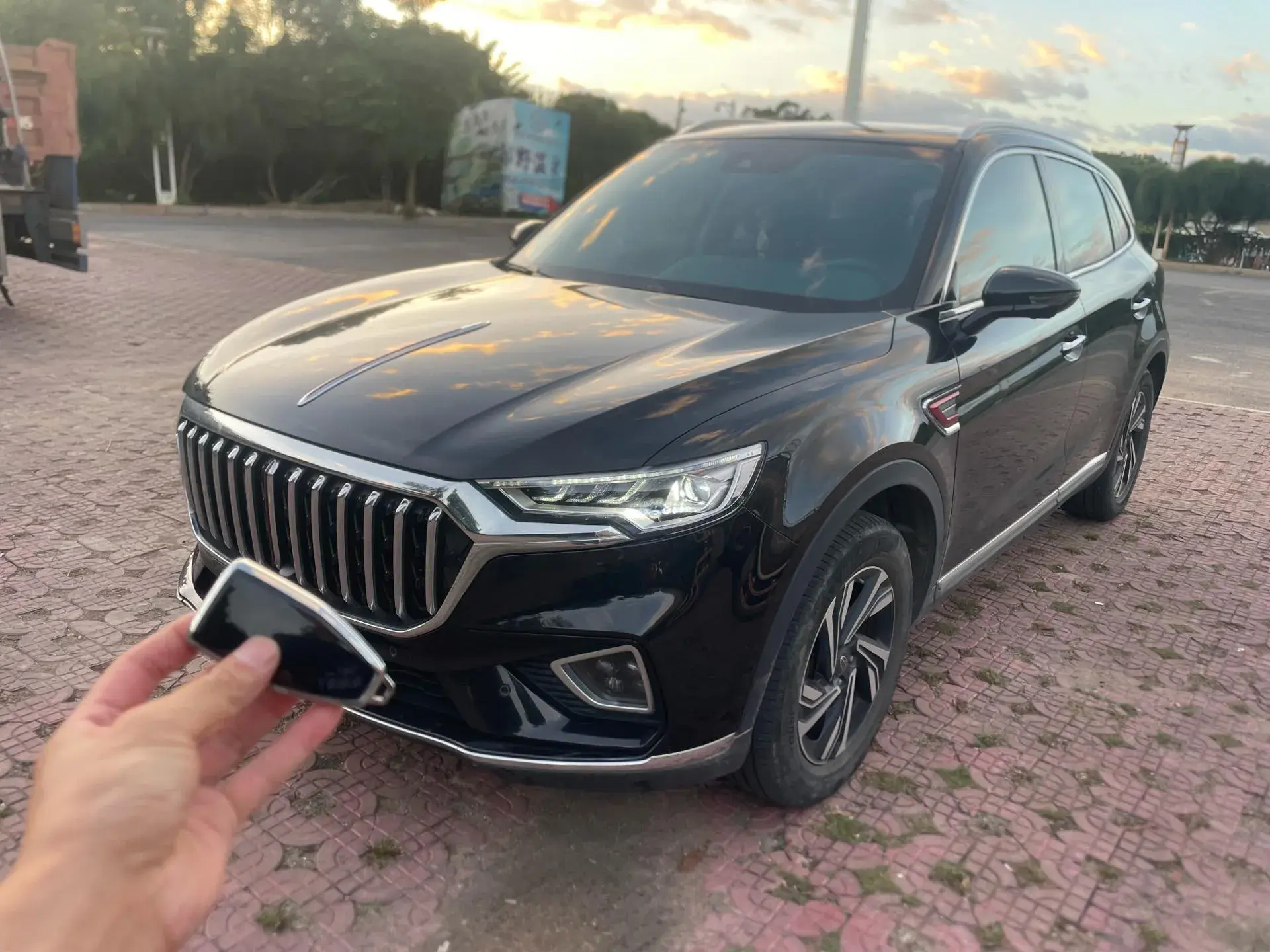 2019 HONGQI HS5 view 1