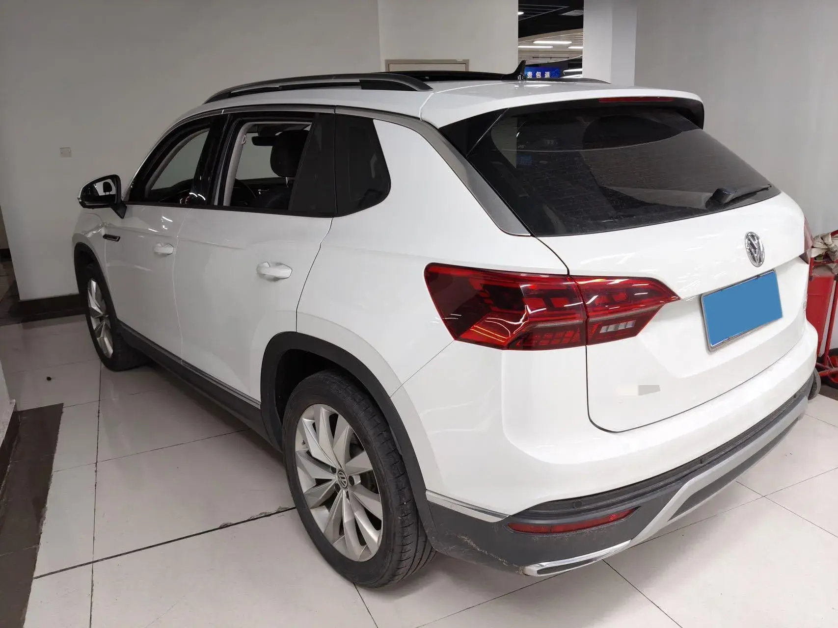 2020 VOLKSWAGEN TAYRON thumbnail 3