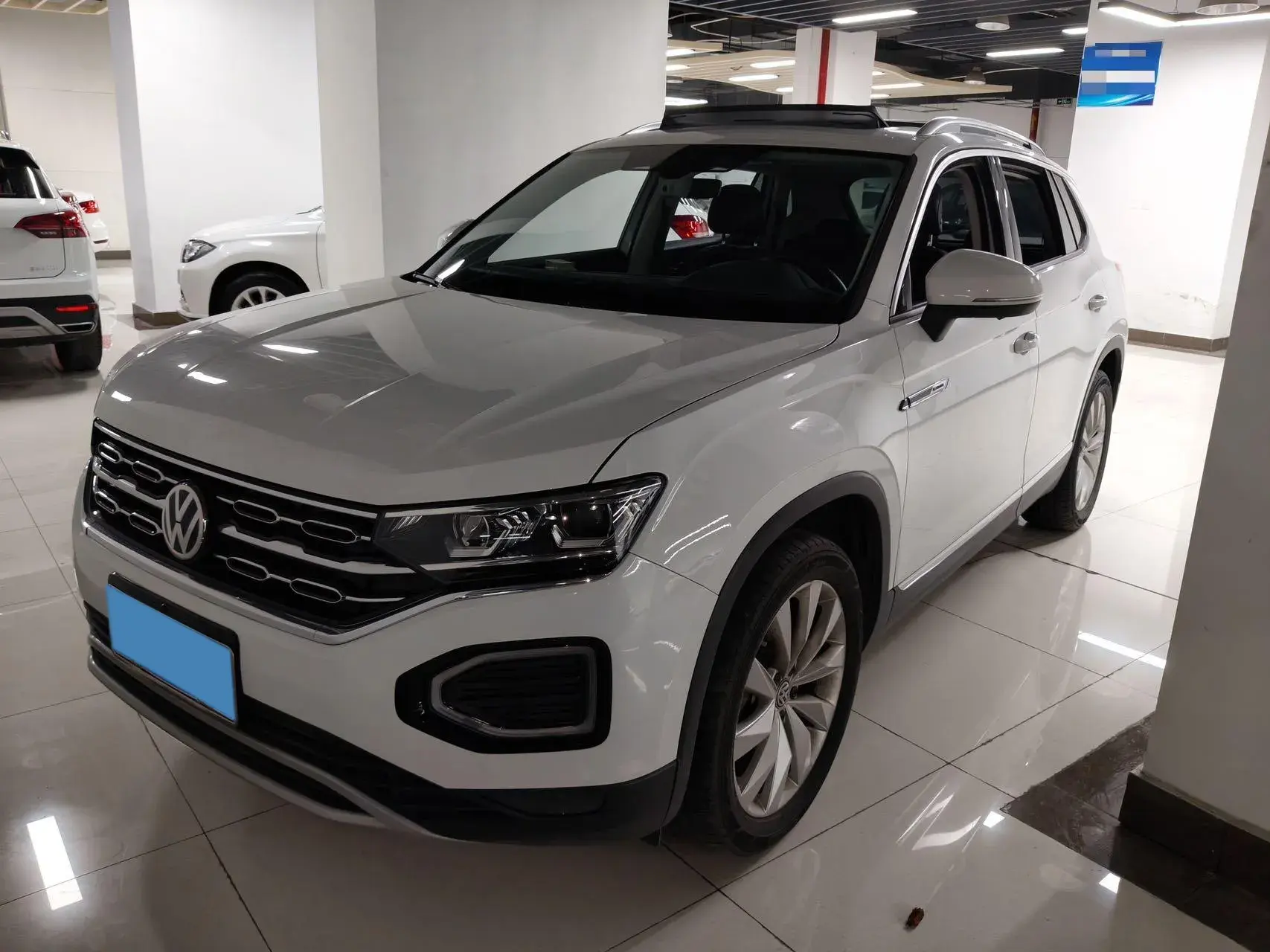 2020 VOLKSWAGEN TAYRON view 1