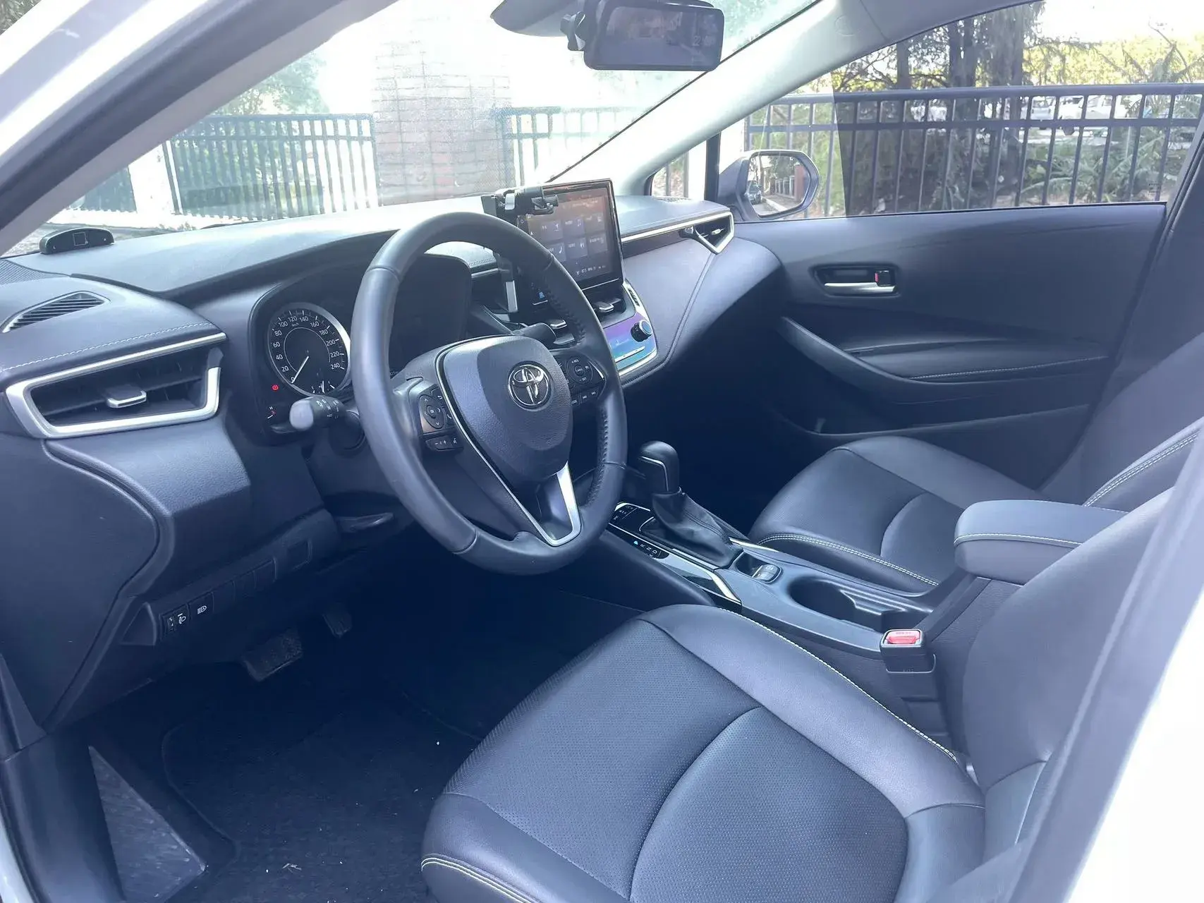 2021 TOYOTA COROLLA thumbnail 4