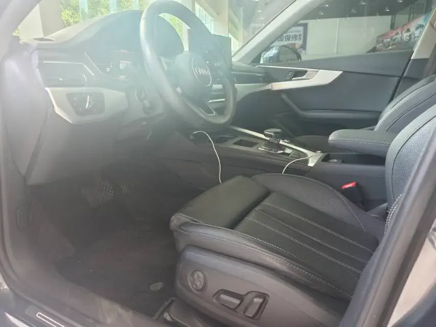 2020 AUDI A4L thumbnail 3