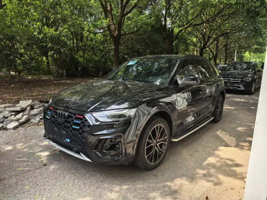 2024 AUDI Q5L view 1