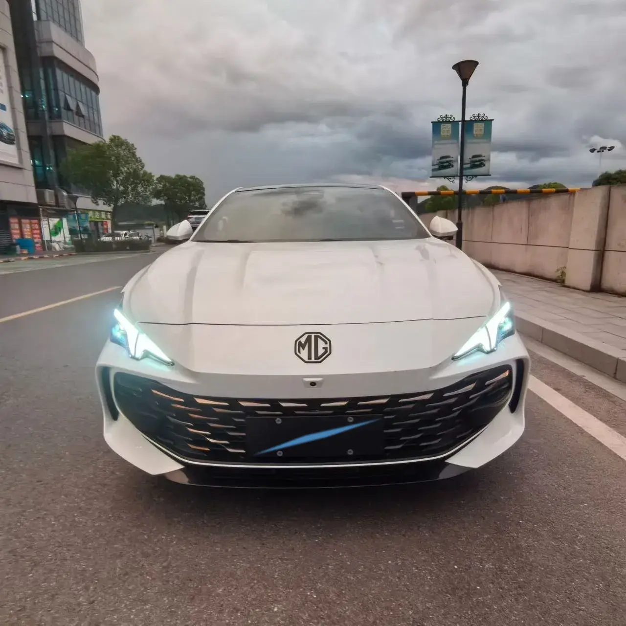 2023 MG 7 thumbnail 2