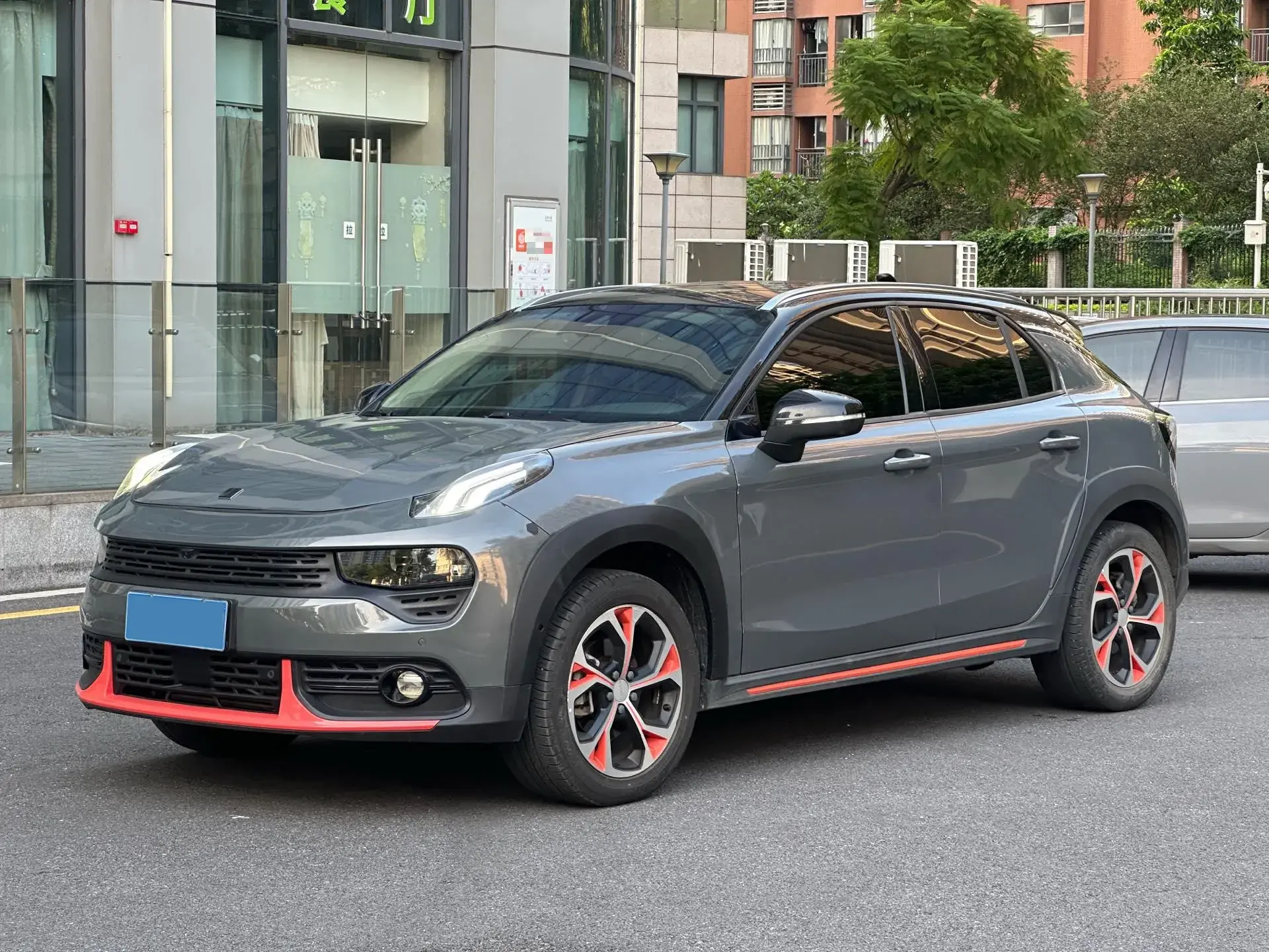 2018 LYNK&CO 02 view 1