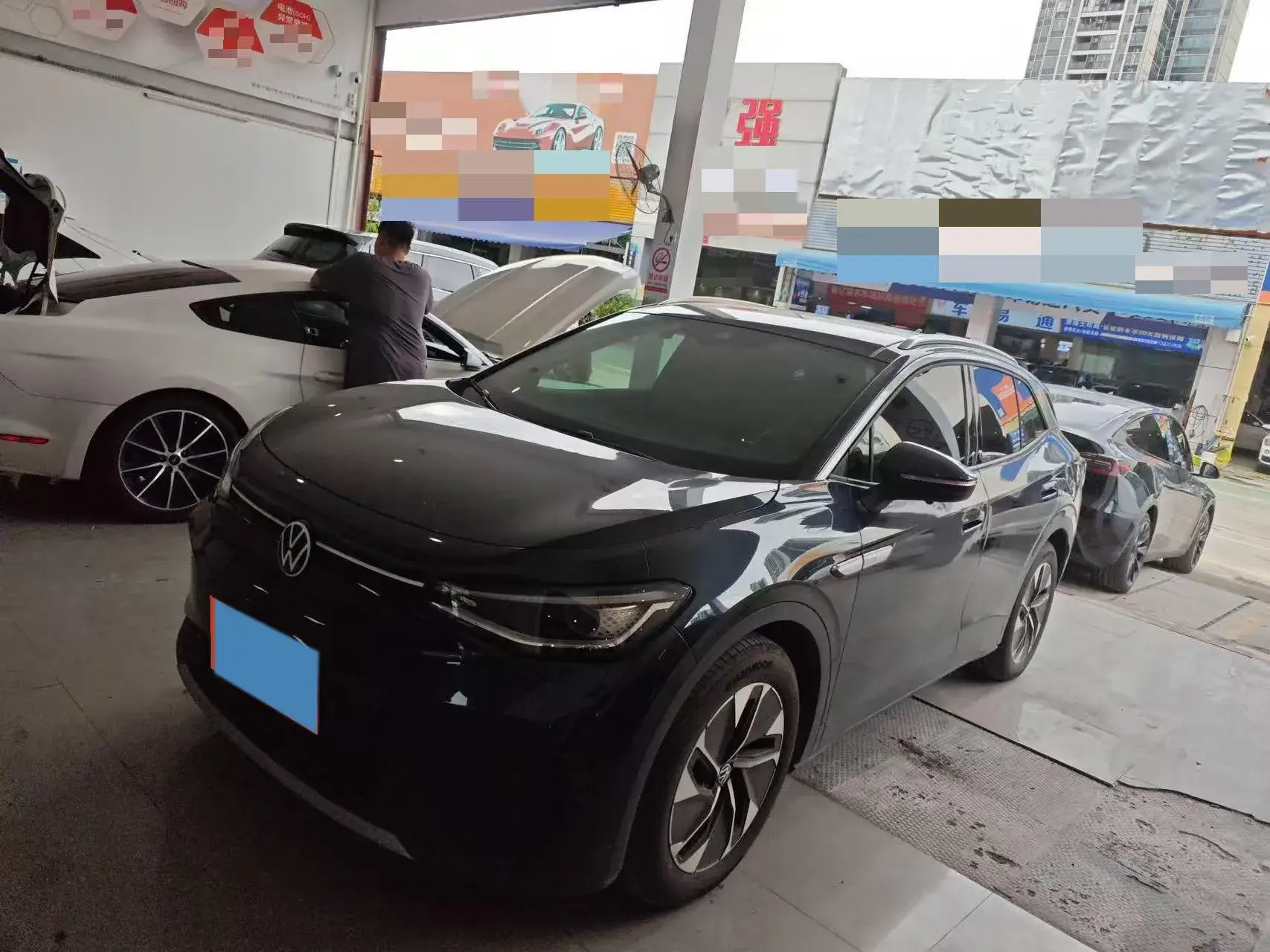 2024 VOLKSWAGEN ID.4 view 1