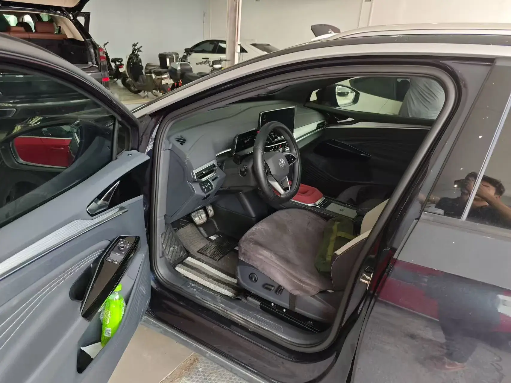 2024 VOLKSWAGEN ID.4 thumbnail 2