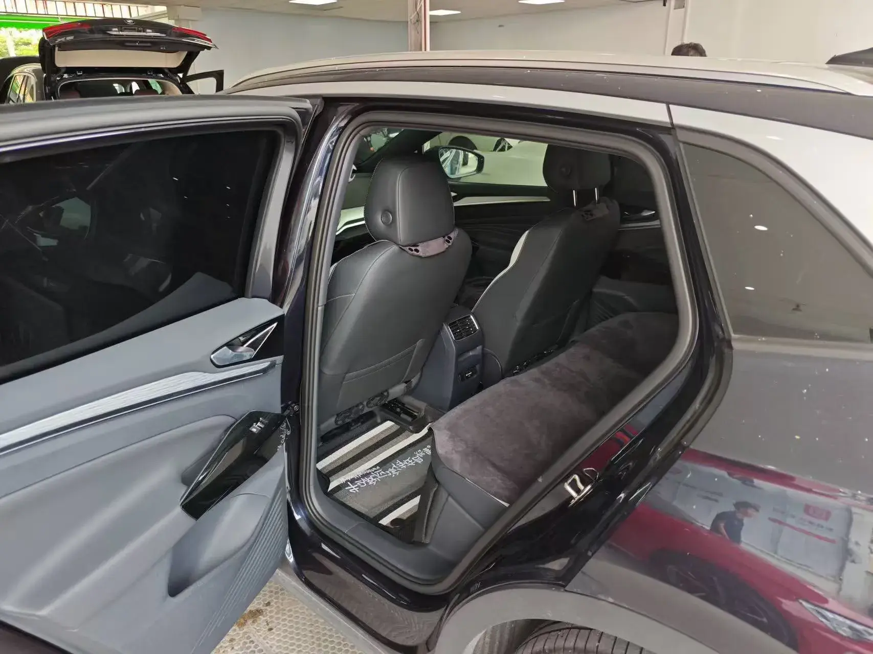 2024 VOLKSWAGEN ID.4 thumbnail 3