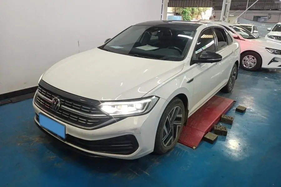 2023 Volkswagen Sagitar 1.5T 160HP L4 7DCT