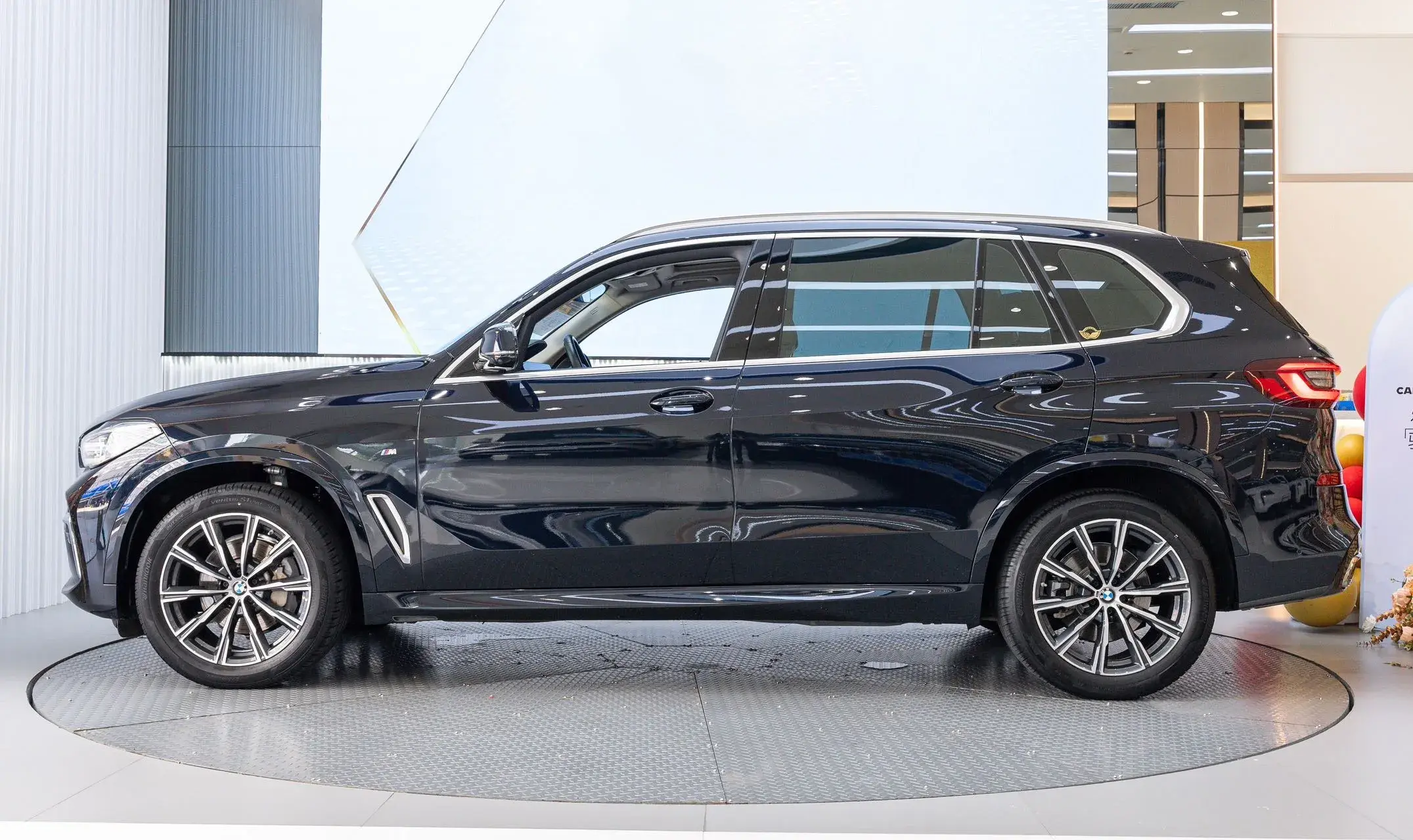 2022 BMW X5 thumbnail 2